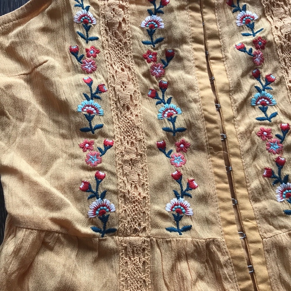 SOLD ✨ F21 Sunny Floral Embroidered Corset Hook D… - Picture 11 of 13